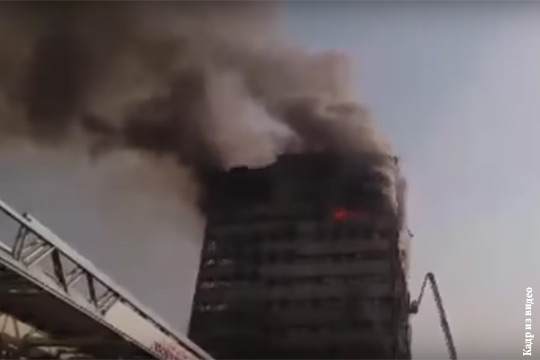 Небоскреб в Тегеране рухнул в прямом эфире (видео)