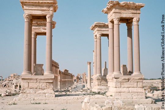 Боевики ИГ частично разрушили древний амфитеатр в Пальмире