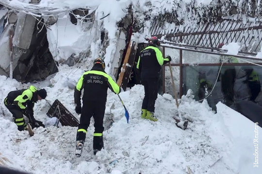 В накрытом лавиной итальянском отеле нашли шесть выживших
