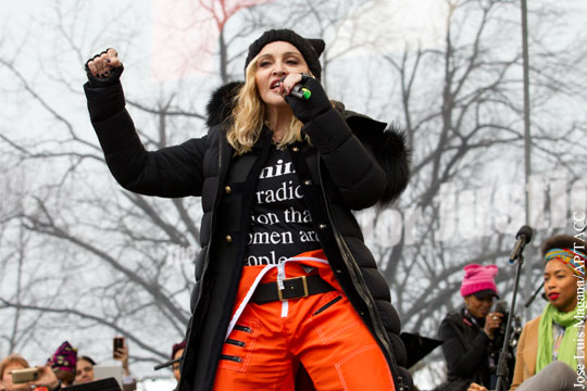 Мадонна открестилась от пропаганды насилия на марше против Трампа
