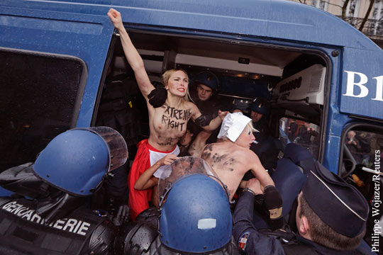 Активистки FEMEN разглядели лицемерие Запада