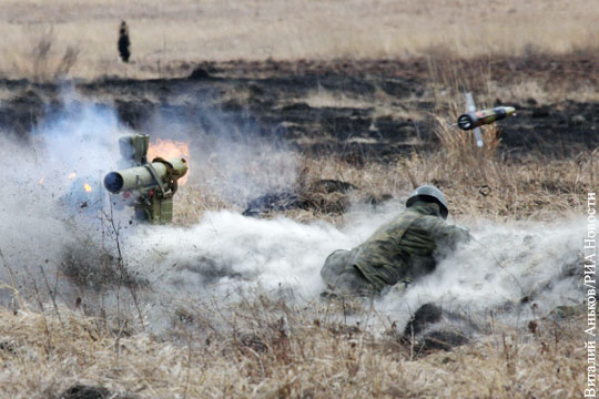 Украинские силовики противотанковой ракетой взорвали машину с мирным жителем