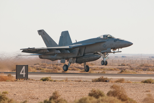 Почти две трети палубных истребителей США F/A-18 оказались неисправными