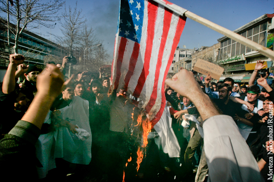 На митинге в Тегеране сожгли чучела Трампа и скандировали «Смерть Америке!»