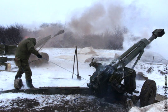 Украинские силовики обстреляли окраины Донецка из тяжелой артиллерии