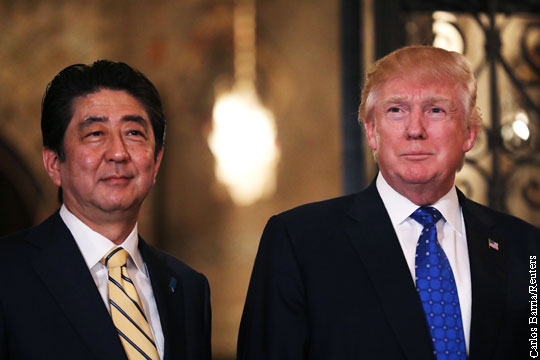 Абэ заявил о понимании Трампом важности диалога России и Японии