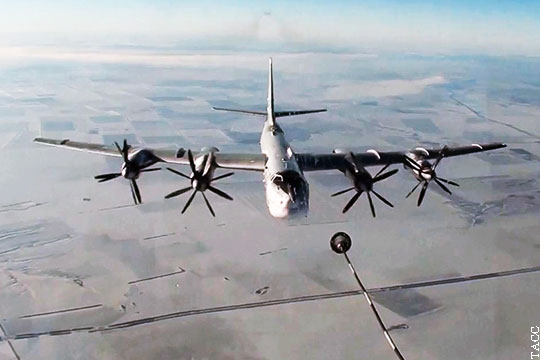 Ту-95 нанесли удар крылатыми ракетами по объектам ИГ в районе Ракки