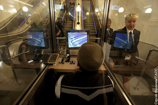 В метро Москвы сократят дежурных у эскалаторов