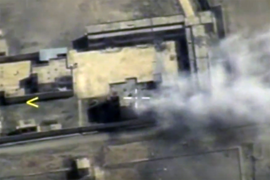 Минобороны опубликовало видео уничтожения командного пункта ИГ в Сирии