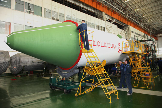Завершена сборка ракеты-носителя «Союз-У» с грузовым кораблем «Прогресс МС-05»
