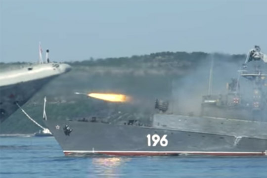 Опубликована подборка «самых эффектных» моментов учений ВМФ России