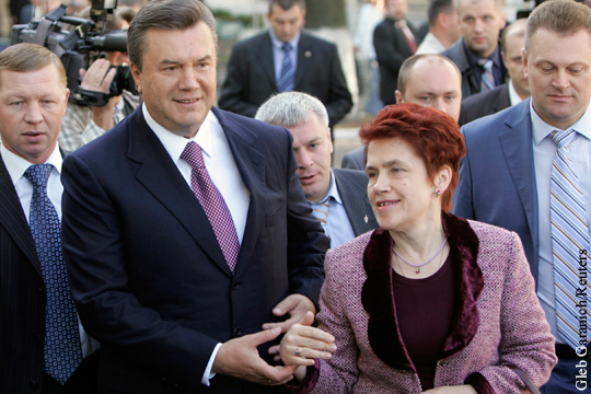 Янукович сообщил о разводе с женой