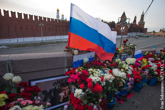 В мэрии Москвы объяснили уборку территории на месте убийства Немцова