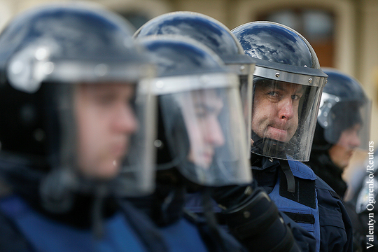 Украинские полицейские задержали 37 напавших на участников блокады Донбасса