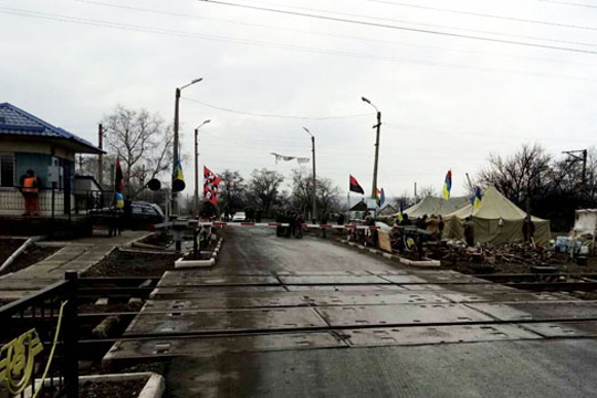 При нападении на участников блокады Донбасса несколько человек были ранены