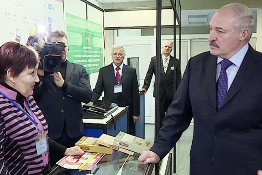 Лукашенко поручил отразить в учебниках формирование белорусской государственности с IX века