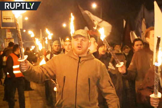 Националисты провели в Варшаве факельное шествие в честь «проклятых солдат»