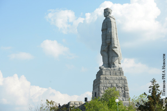 Россия направила Болгарии ноту в связи с осквернением памятника «Алеша»