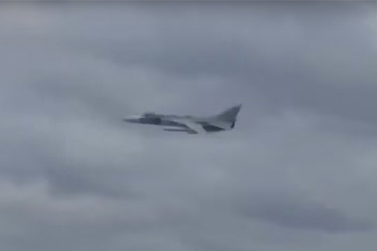 Опубликовано видео пролета российских самолетов рядом с эсминцем США