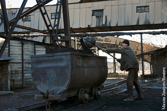 Львовские шахтеры прекратили отгрузку угля из-за долгов по зарплате