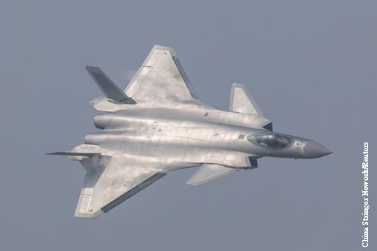 Китай ввел в эксплуатацию истребитель пятого поколения J-20