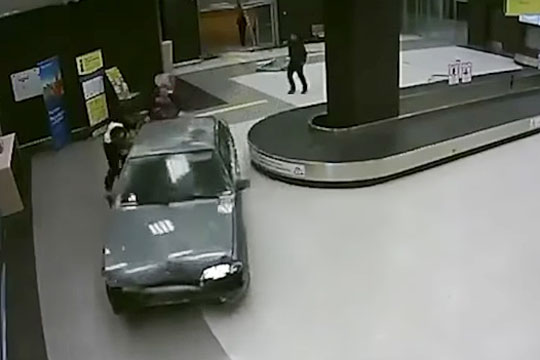 Ездившего по аэропорту Казани водителя не смогли привлечь к уголовной ответственности