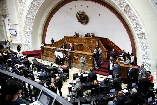 Парламент Венесуэлы объявил чрезвычайное положение из-за голода
