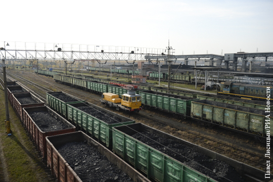 Украина официально приостановила транспортное сообщение с Донбассом
