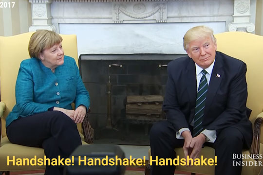 Трамп проигнорировал просьбы фотографов пожать руку Меркель