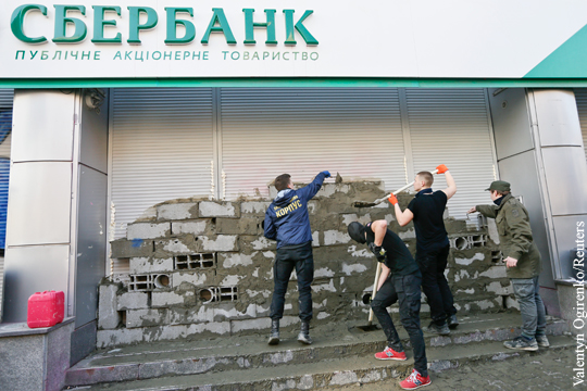 Греф заявил о незаконности действий против Сбербанка на Украине