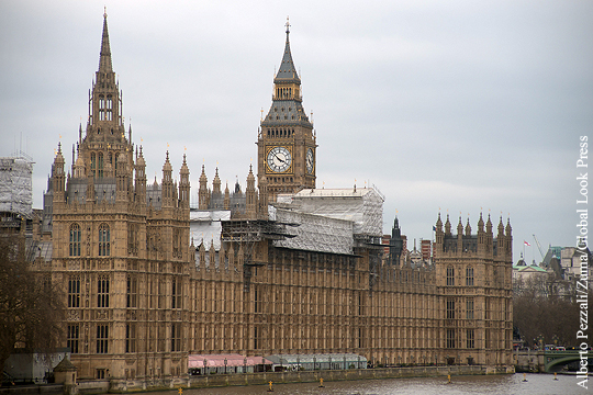 В результате стрельбы у британского парламента ранены 12 человек