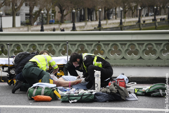 СМИ: Автомобиль задавил пять человек на Вестминстерском мосту