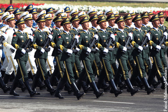 Китайские военнослужащие впервые приняли участие в военном параде в Пакистане