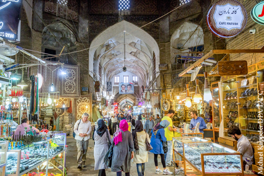 Россия и Иран договорились о безвизовых групповых туристических поездках
