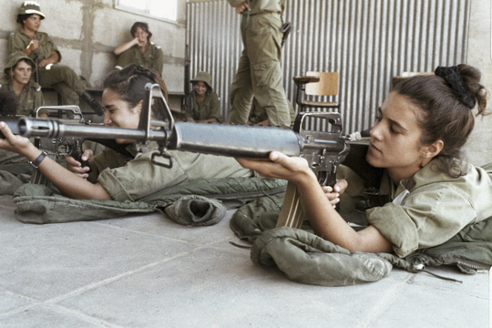 В Израиле активисты выступили против женщин в армии