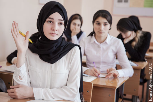 Парламент Чечни разрешил школьникам носить хиджаб