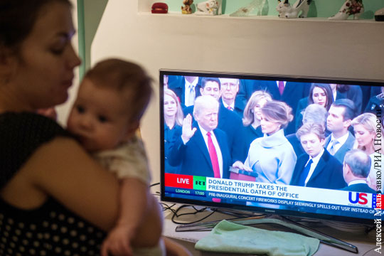 CNN: Россияне устроились поудобнее и следят за цирком в США