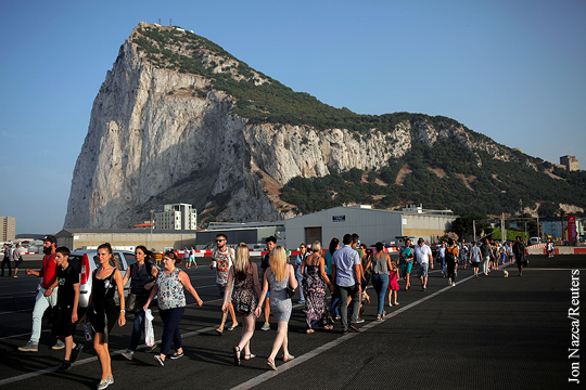 Британию не хотят отпускать из ЕС с Гибралтаром