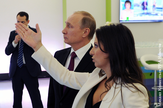 Захарова прокомментировала «рассекреченное» американским сенатором фото Путина с Симоньян