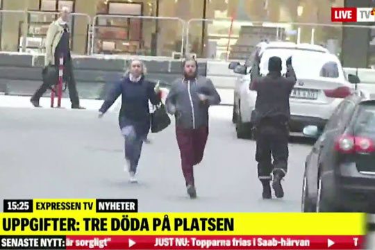 В результате наезда грузовика на людей в Стокгольме погибли три человека
