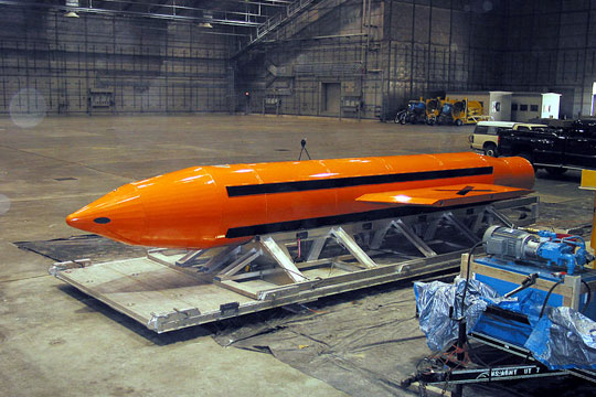 США впервые совершили боевое применение самой мощной неядерной бомбы