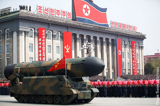 КНДР на параде в Пхеньяне впервые показала баллистические ракеты для подлодок