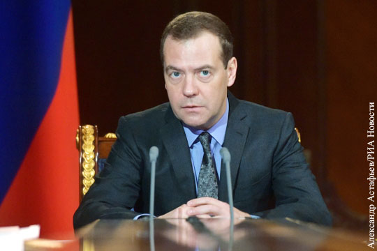 Медведев: Налоги в этом году повышать не планируем