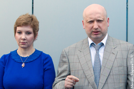 СМИ: Германия пользуется болезнью жены Турчинова для сбора данных об Украине