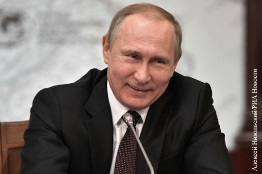 Путин пошутил о привезенных ему в подарок соленых огурцах