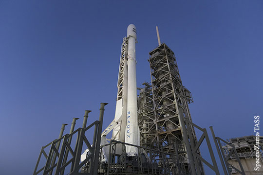 Запуск Falcon 9 решили отложить за минуту до старта