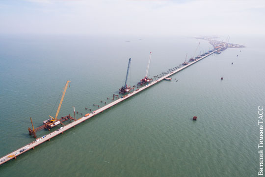 Возведена половина опор Крымского моста