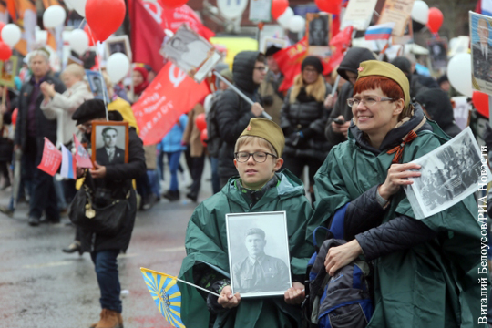 Шествие «Бессмертного полка» началось в Москве