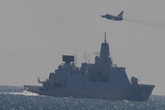 Российские бомбардировщики пролетели рядом с фрегатом НАТО