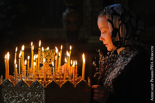 Жительнице Белгорода вынесено наказание за прикуривание сигареты от свечи в церкви